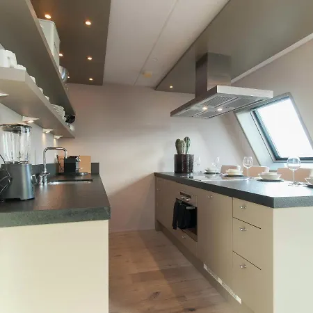 Modern In With Beach Near Daire